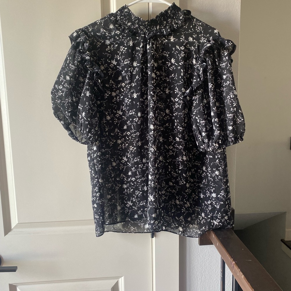 Tahari top